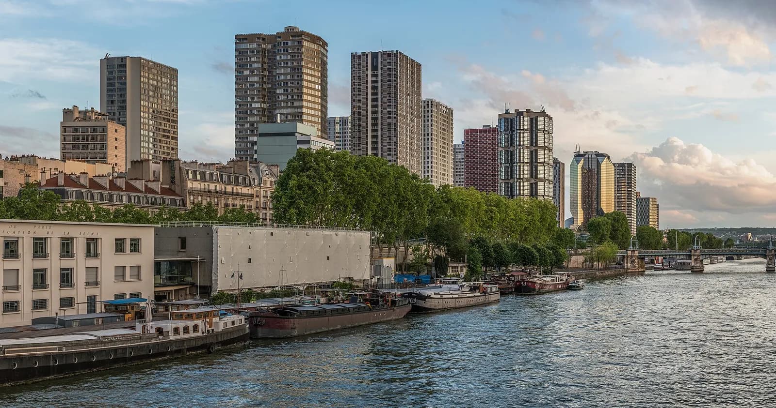 Pont de Bir-Hakeim, Paris, France — filming location for Inception